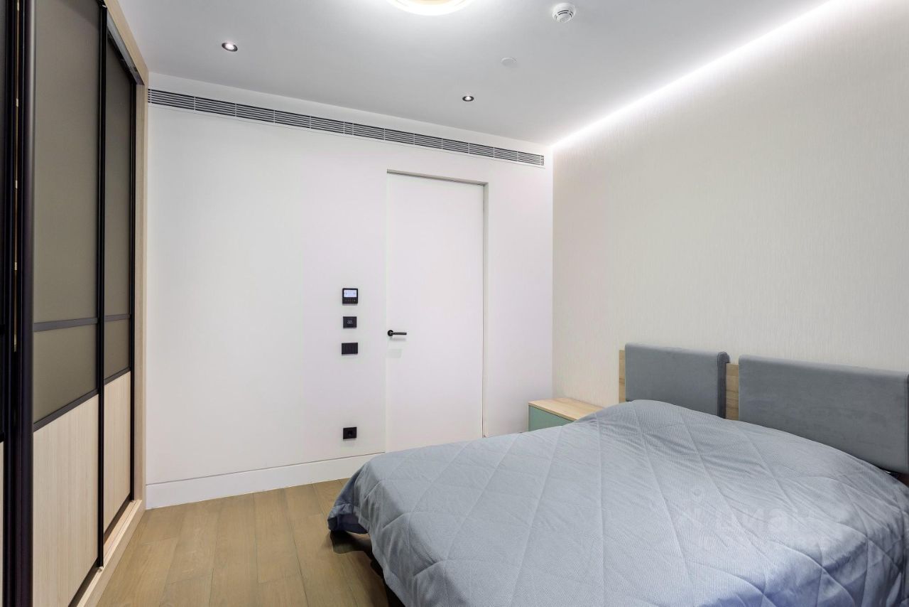 Продажа 2-комн квартиры на вторичном рынке Поклонная улица, 9