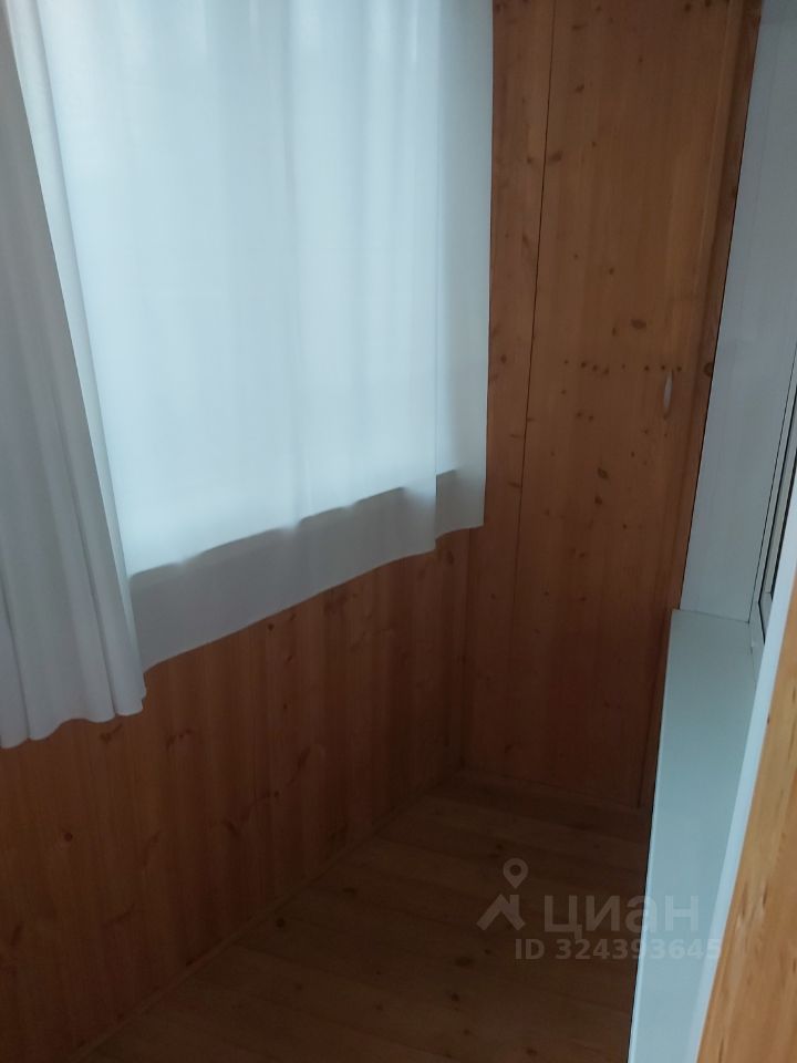 Аренда 3-комн квартиры на вторичном рынке Малахитовая улица,  д. 17