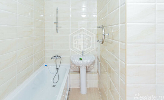 Продажа 1-комн квартиры на вторичном рынке Базовская улица,  д. 24Б