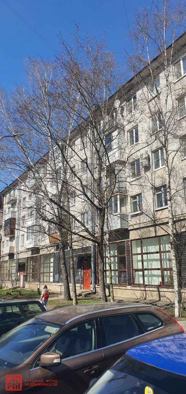 Продажа 2-комн квартиры на вторичном рынке Петергоф г., Эрлеровский бул. ,  д. 18