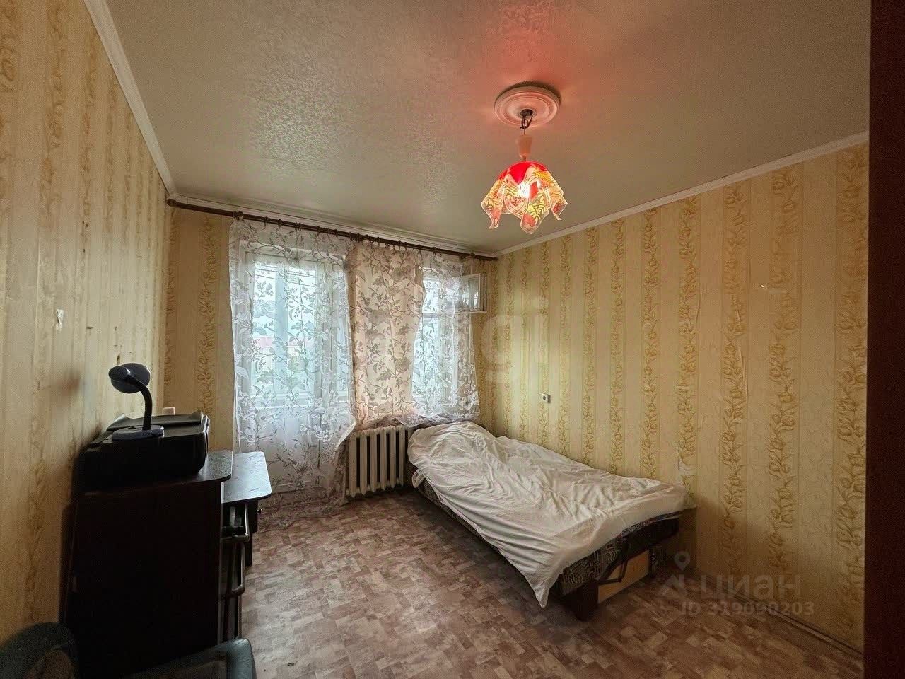 Продажа 2-комн квартиры на вторичном рынке пос. Глажево, улица Главная, 12