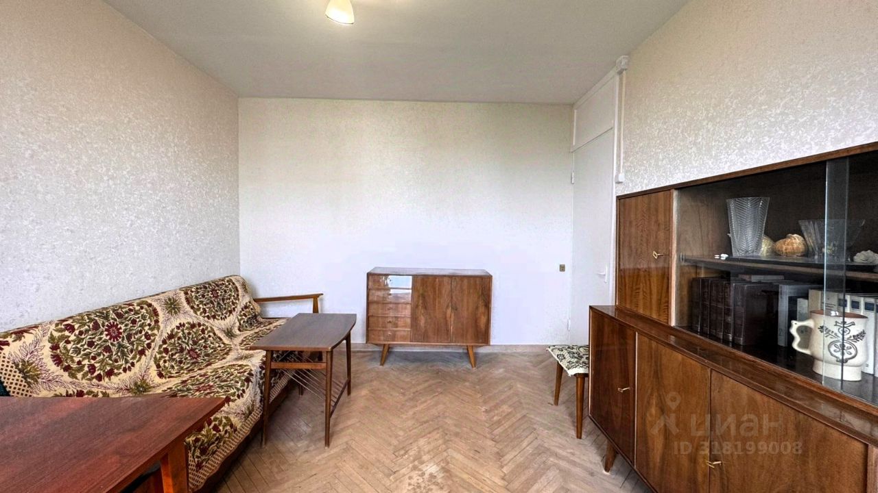 Продажа 2-комн квартиры на вторичном рынке улица Металлургов, 38