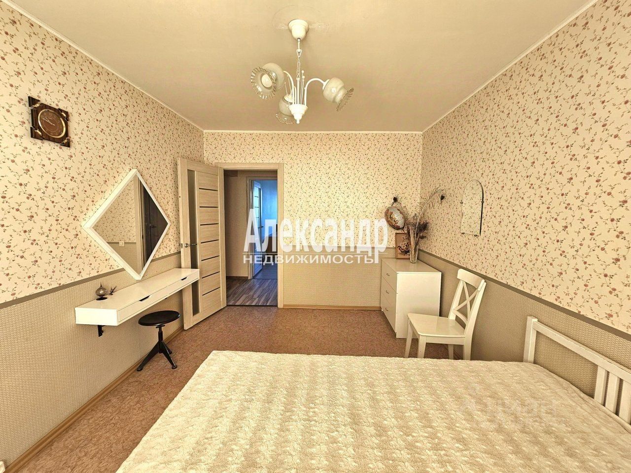 Продажа 3-комн квартиры на вторичном рынке Горелово тер., улица Коммунаров, 120