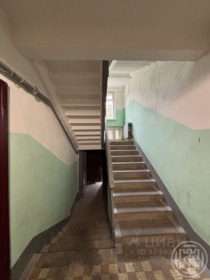 Продажа 2-комн квартиры на вторичном рынке пос. Стрельна, улица Грибоедова, 13