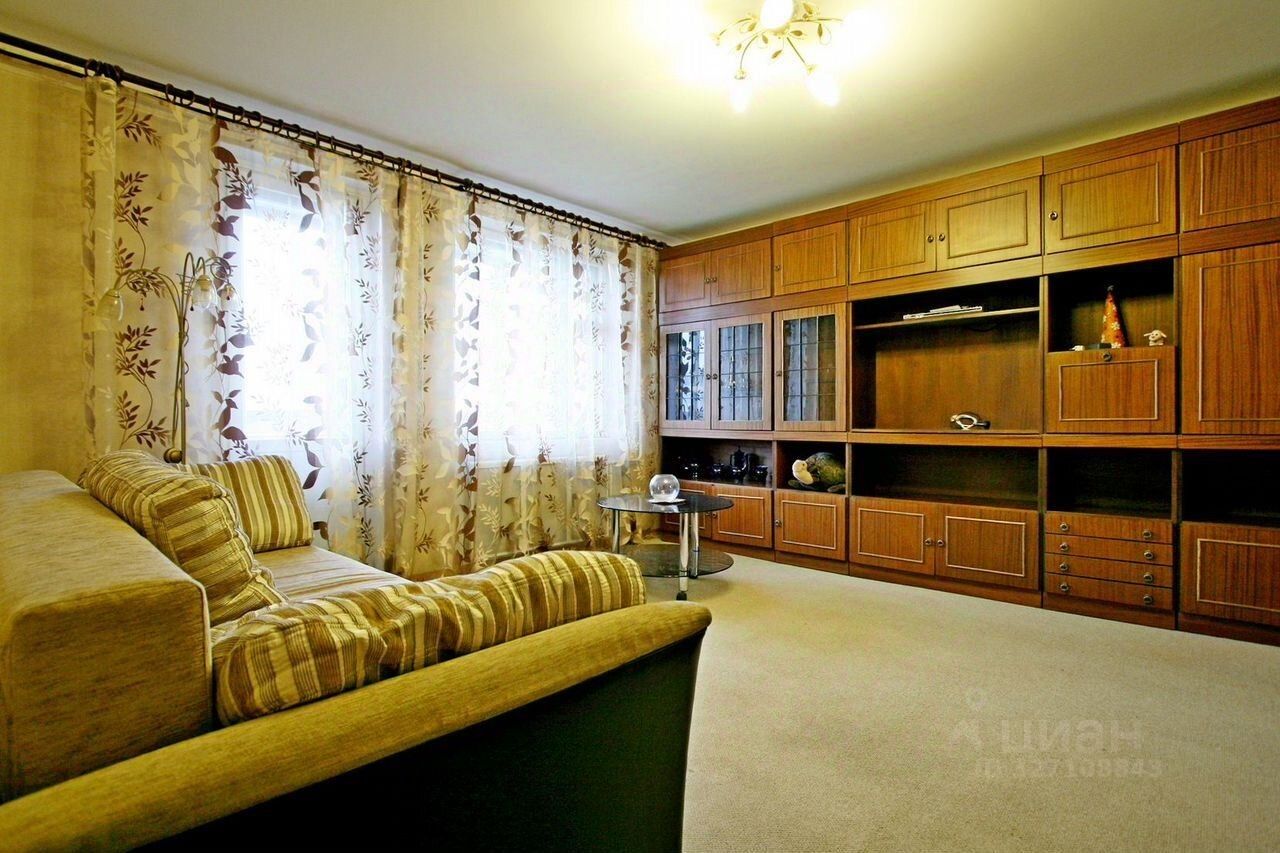 Продажа 2-комн квартиры на вторичном рынке Камышовая улица,  д. 20