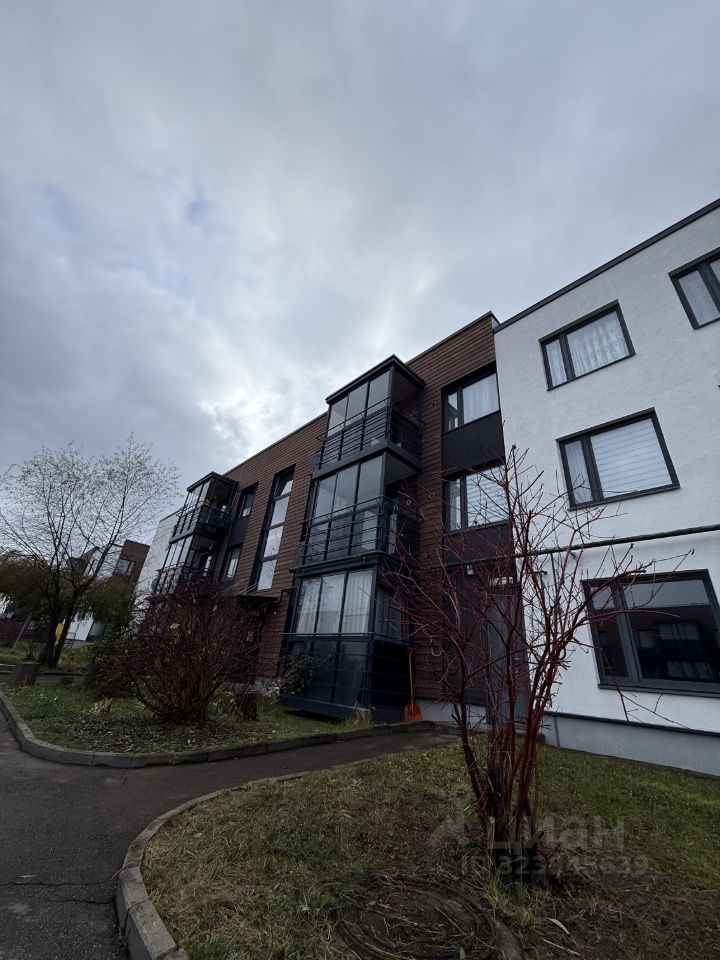 Продажа 1-комн квартиры на вторичном рынке д. Красный Поселок, улица Конюхова, 4