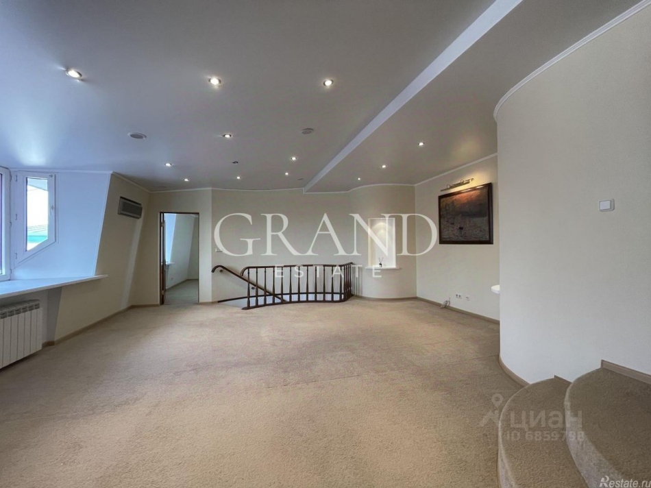 Продажа 5-комн квартиры на вторичном рынке Обыденский 1-й пер,  д. 9/12