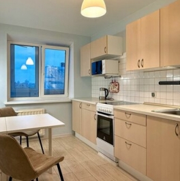 Продажа 1-комн квартиры на вторичном рынке Морская наб,  д. 17