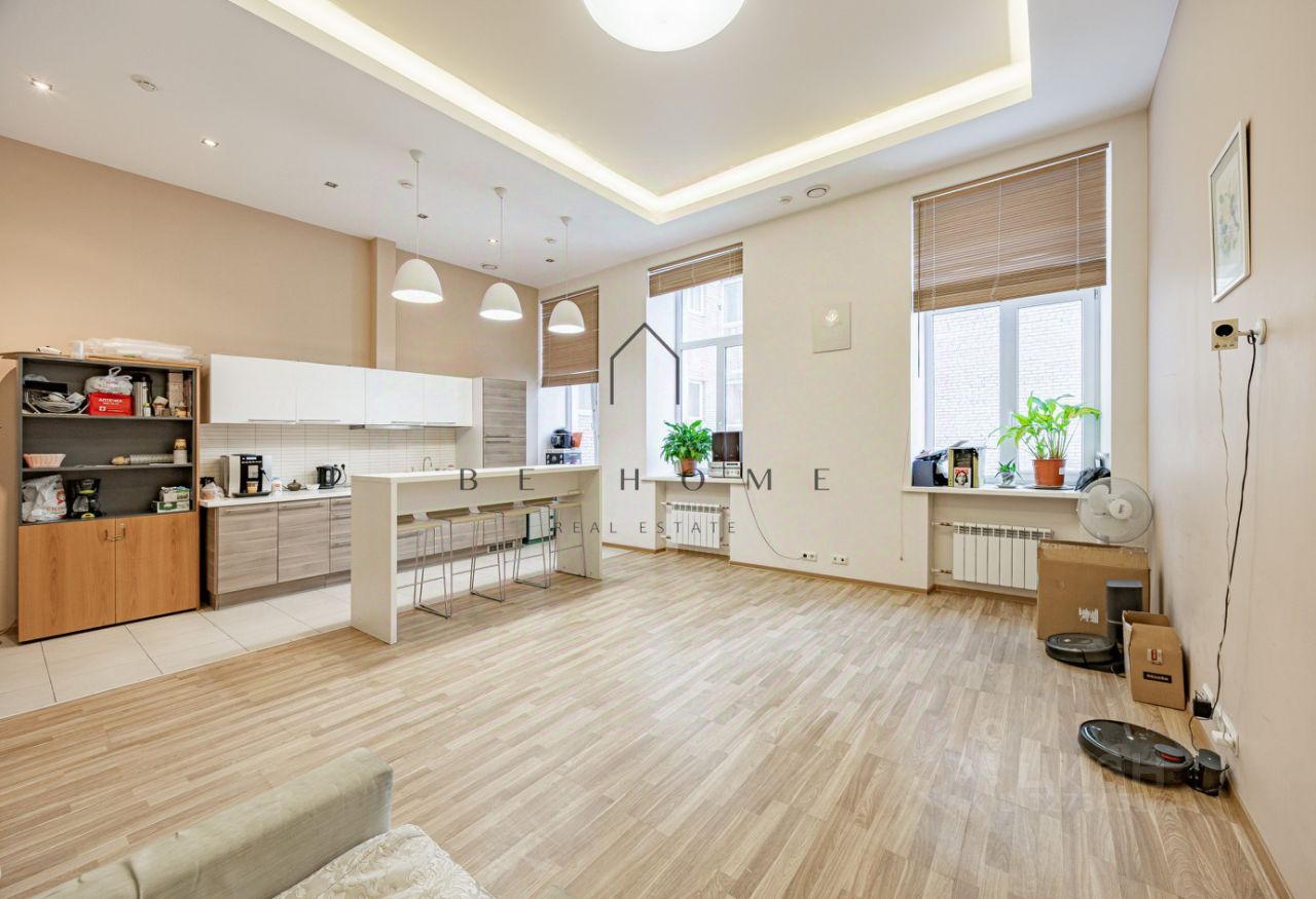 Продажа 4-комн квартиры на вторичном рынке Захарьевская улица, 37