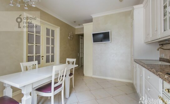 Аренда 4-комн квартиры на вторичном рынке улица Александра Невского,  д. 27