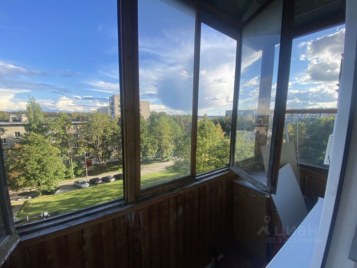 Продажа 2-комн квартиры на вторичном рынке Красное Село, Кингисеппское шоссе, 10к1