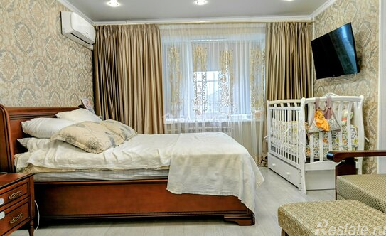 Продажа 3-комн квартиры на вторичном рынке Холодово, Коммунистическая улица,  д. 26