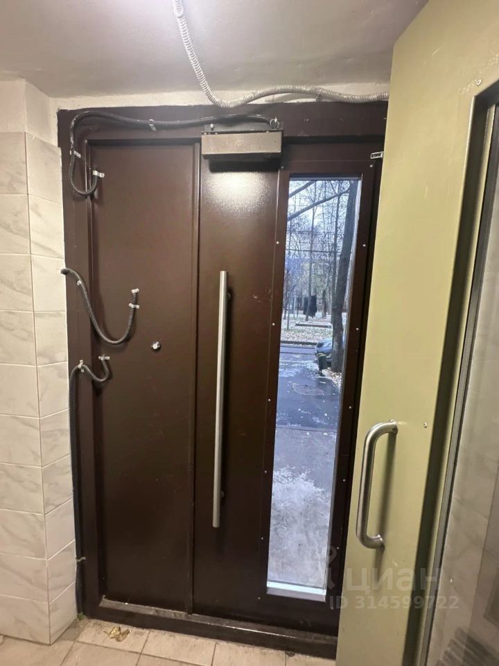 Продажа 3-комн квартиры на вторичном рынке улица Винокурова, 12К2