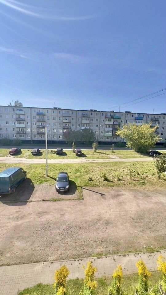 Продажа 2-комн квартиры на вторичном рынке Сясьстрой, улица Петра Лаврова, 12