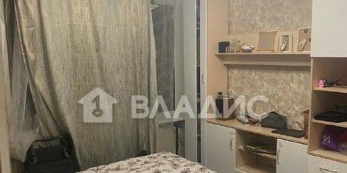 2-комн квартира улица Уткина,  д. 38
