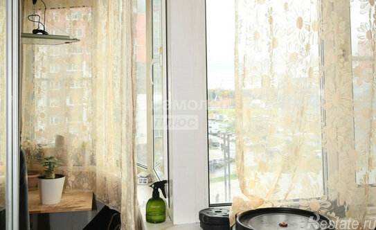 Продажа 3-комн квартиры на вторичном рынке Чароитовая ул,  д. 1