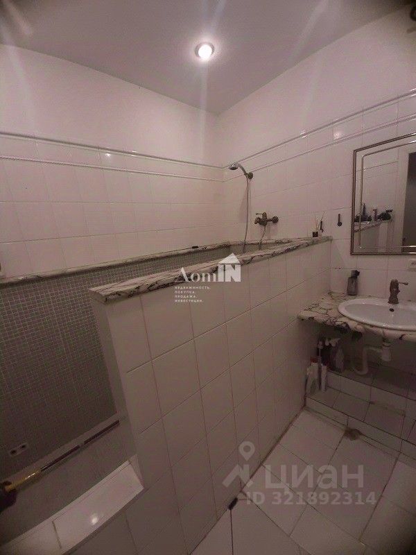 Продажа 2-комн квартиры на вторичном рынке набережная Канала Грибоедова, 93