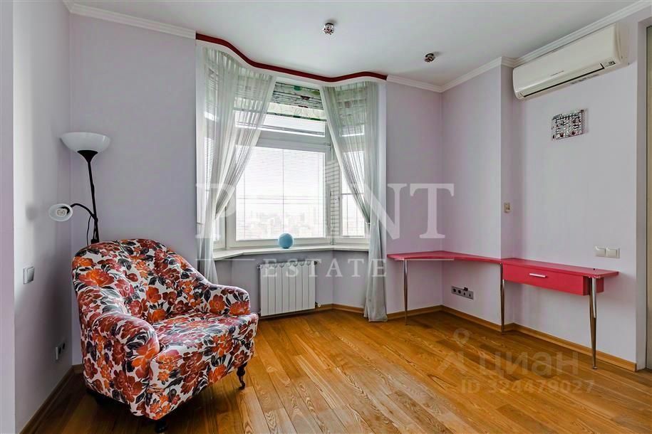 Продажа 4-комн квартиры на вторичном рынке Чапаевский переулок, 3