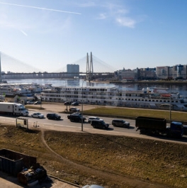 Продажа 1-комн квартиры на вторичном рынке Октябрьская наб,  д. 120 с1