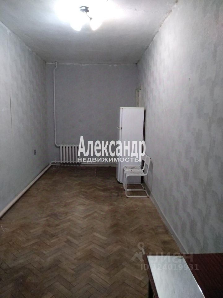 Продажа 4-комн квартиры на вторичном рынке Курляндская улица, 32