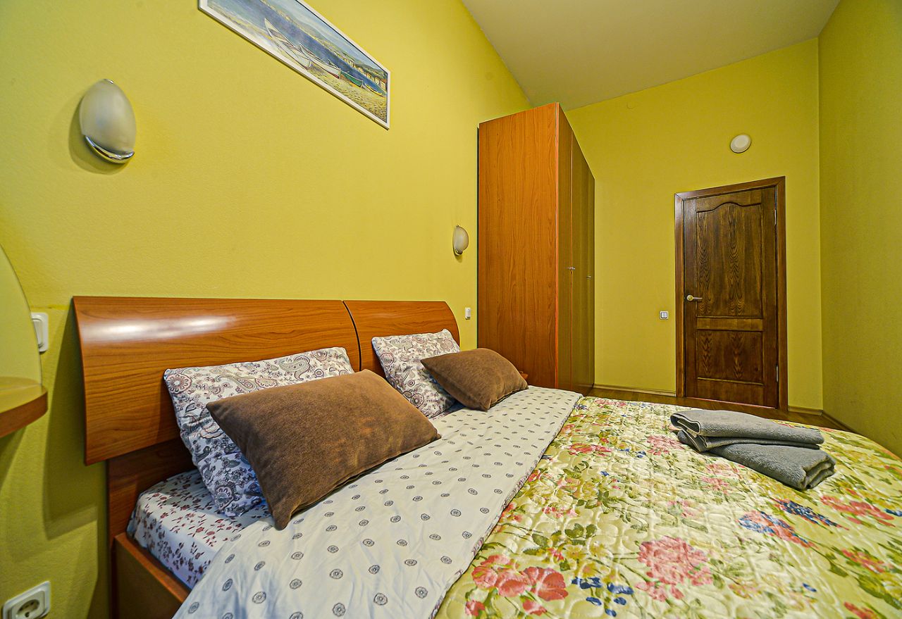 Аренда 2-комн квартиры на вторичном рынке набережная Реки Мойки, 30