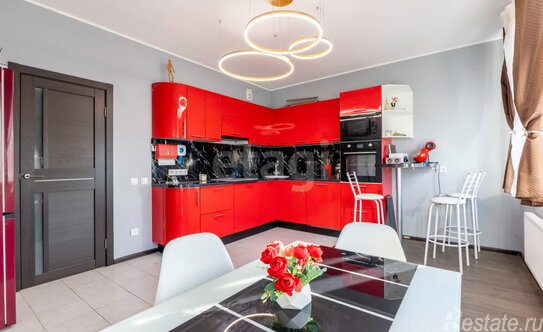 Продажа 2-комн квартиры на вторичном рынке Бугры, ал Ньютона,  д. 4