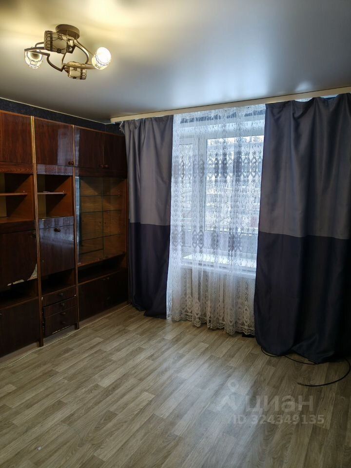 Продажа 1-комн квартиры на вторичном рынке Кириши, Волховская набережная, 4