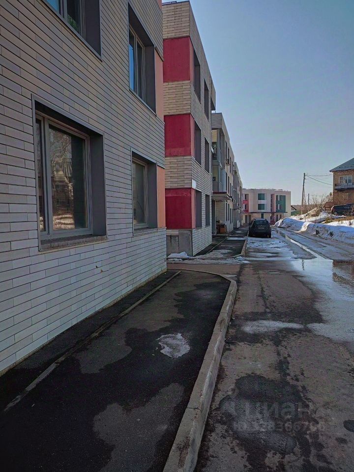 Продажа 1-комн квартиры на вторичном рынке пос. Рыбхоз, улица Ромашковая, 63к1