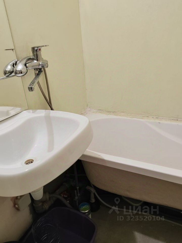 Продажа 1-комн квартиры на вторичном рынке Имени Свердлова пгт, проезд Западный, 12