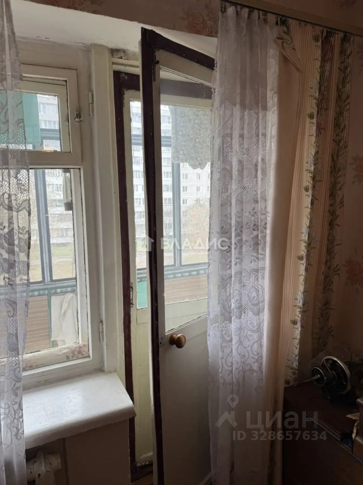 Продажа 2-комн квартиры на вторичном рынке Ликино-Дулево, улица Текстильщиков,  д. 4