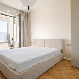 Продажа 4-комн квартиры на вторичном рынке Петровский пр-кт,  д. 26 к2