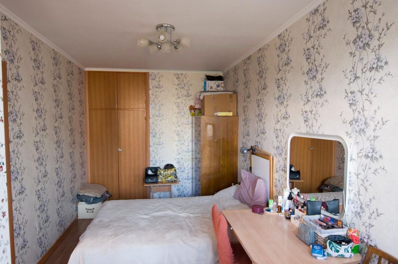 Продажа 2-комн квартиры на вторичном рынке улица Красных Зорь, 47