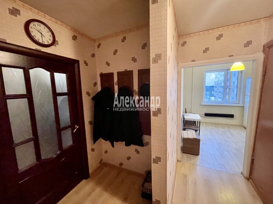 Продажа 1-комн квартиры на вторичном рынке Ломоносов г., Ораниенбаумский просп.,  д. 33,  к. 3