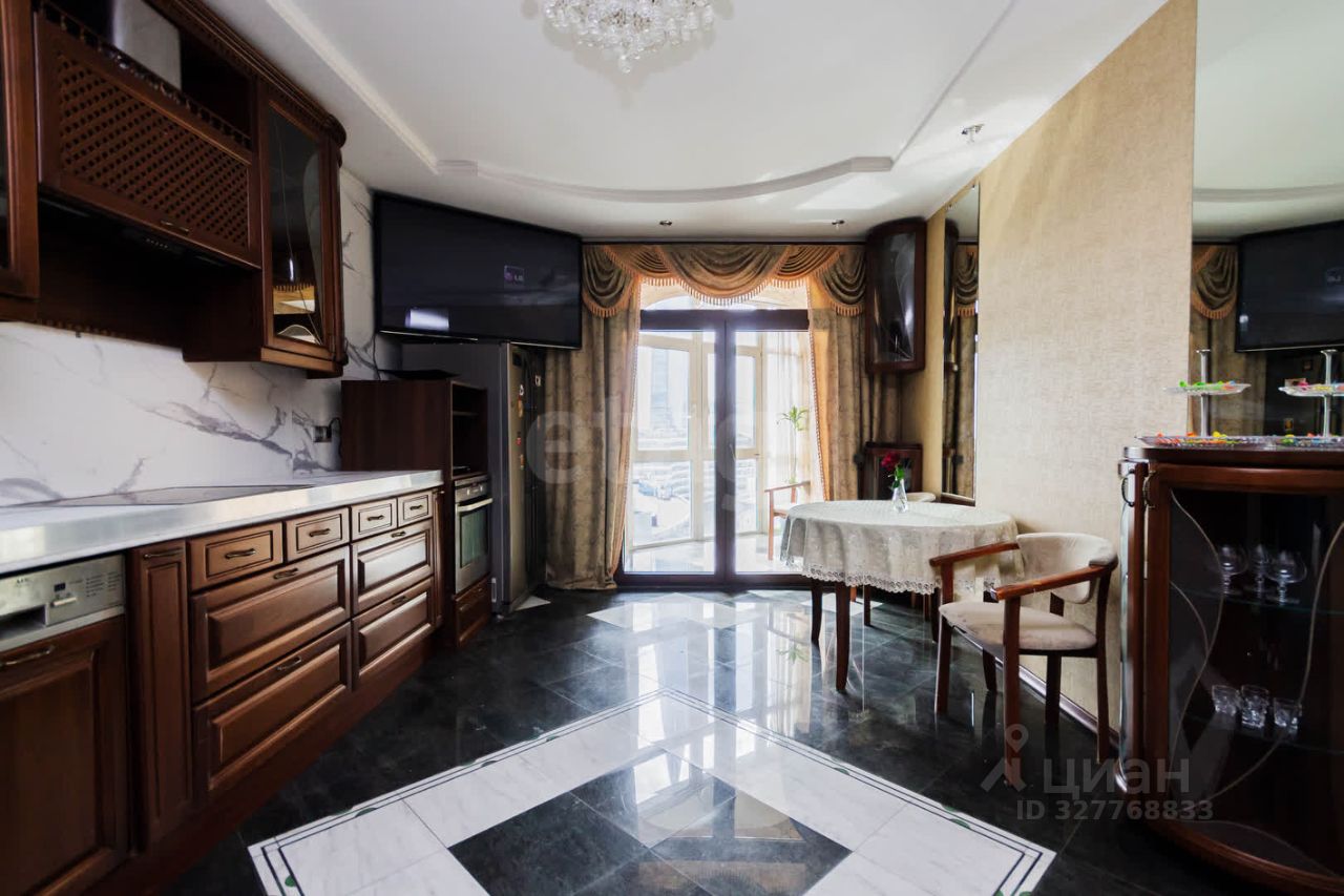 Продажа 2-комн квартиры на вторичном рынке улица Савушкина,  д. 140