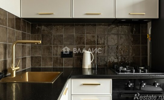 Продажа 2-комн квартиры на вторичном рынке улица Красного Маяка,  д. 11 к1