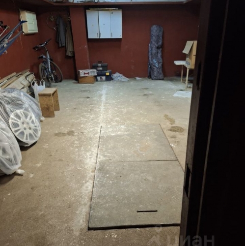 Гараж/парковка 6-й микрорайон, проспект Ленинского Комсомола,  д. 1Д