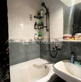 Продажа 1-комн квартиры на вторичном рынке улица Маршала Казакова,  д. 68 к1