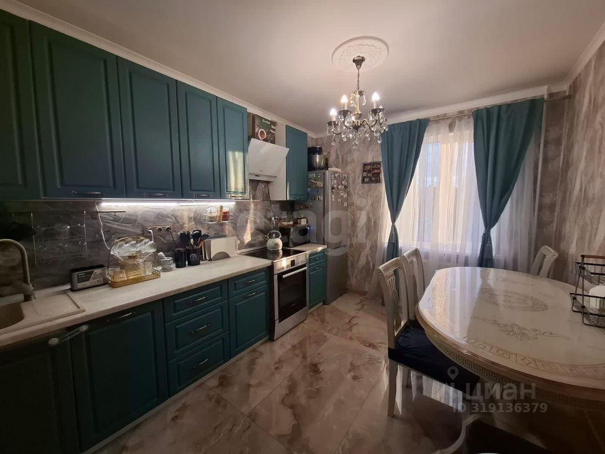 Продажа 3-комн квартиры на вторичном рынке проспект Ветеранов, 93к2