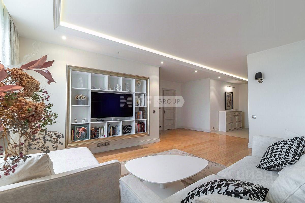 Продажа 4-комн квартиры на вторичном рынке Хорошевское шоссе, 16к1