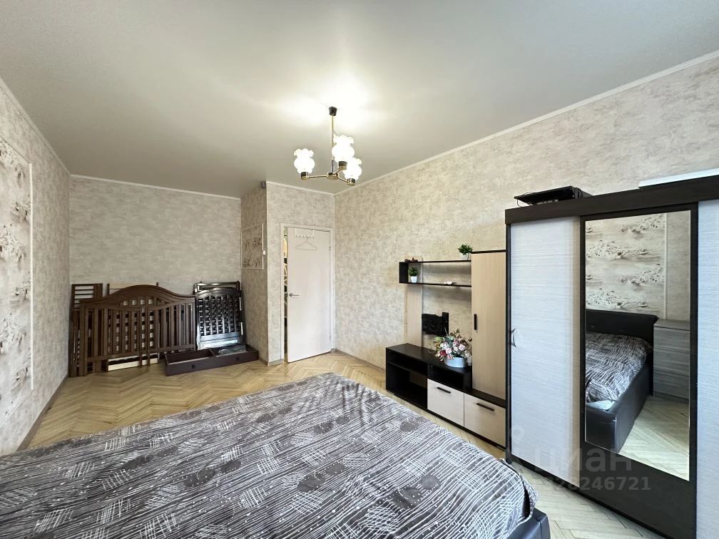 Продажа 1-комн квартиры на вторичном рынке 40 лет Октября пр-кт,  д. 19