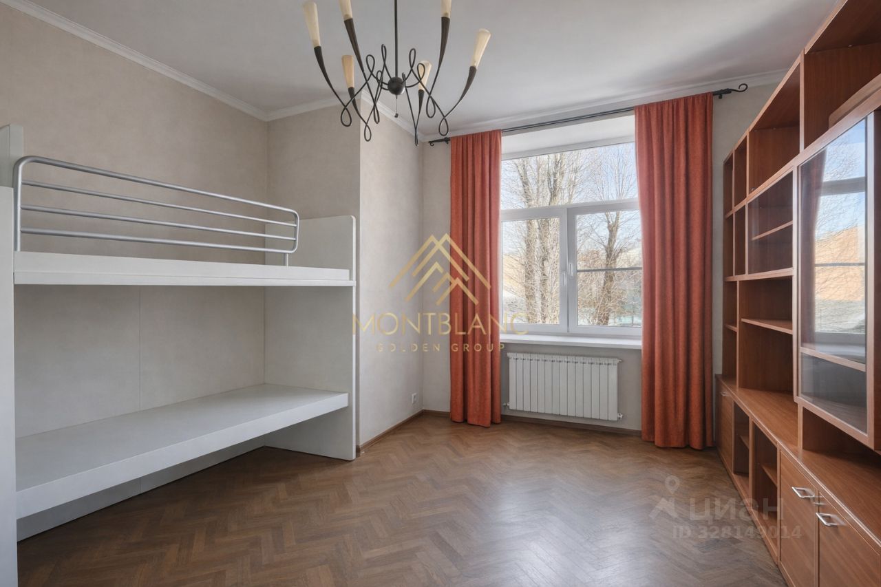 Продажа 3-комн квартиры на вторичном рынке улица Красного Курсанта, 7