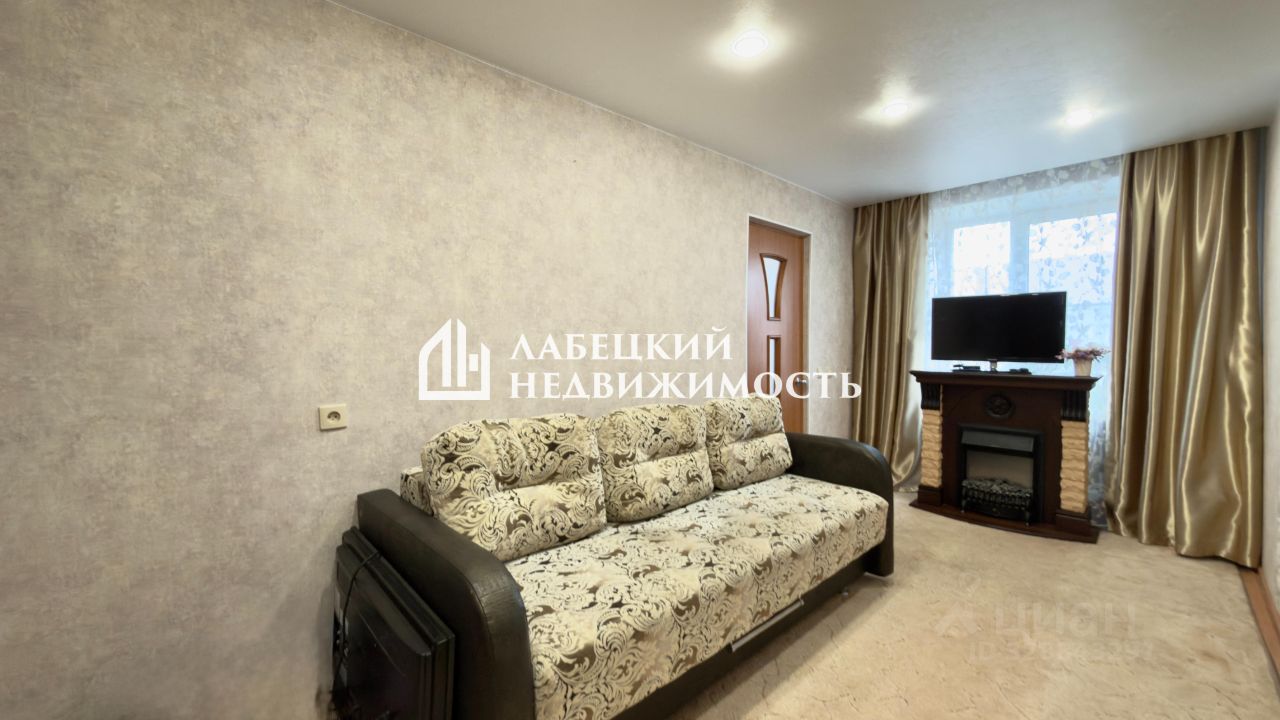 Продажа 2-комн квартиры на вторичном рынке Сосновый Бор, Комсомольская улица, 14