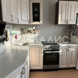 Продажа 1-комн квартиры на вторичном рынке Нововатутинская 3-я ул,  д. 13,  к. 2