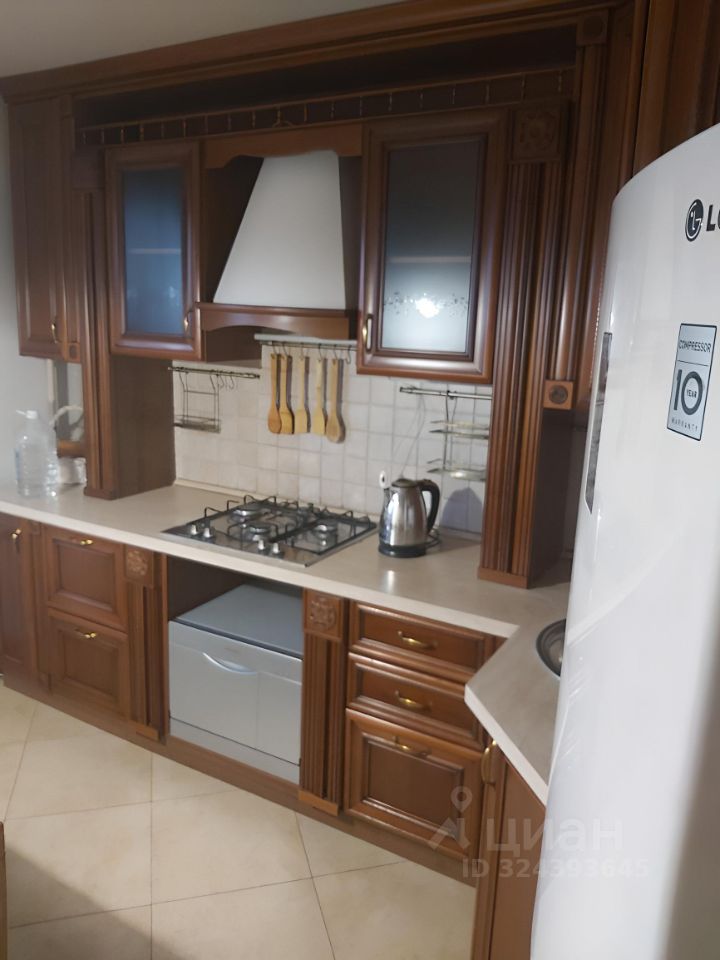 Аренда 3-комн квартиры на вторичном рынке Малахитовая улица,  д. 17