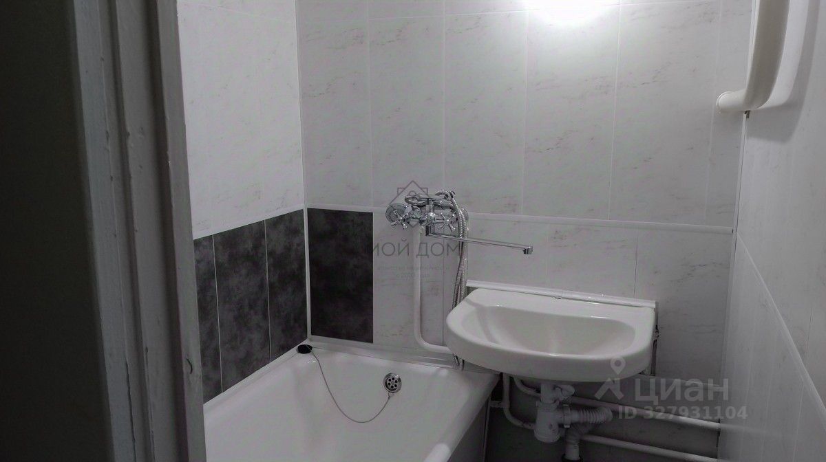 Продажа 2-комн квартиры на вторичном рынке Челюскинская улица, 16