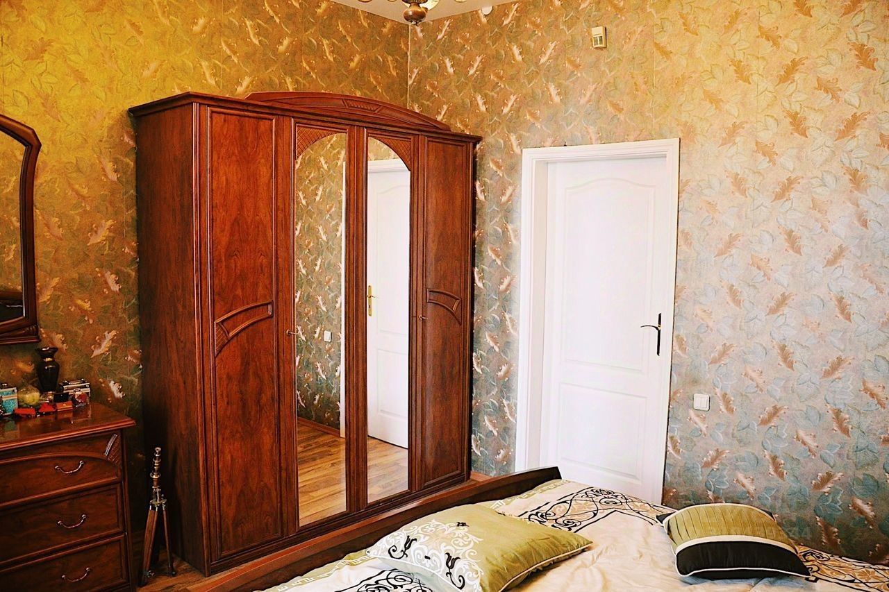 Продажа 4-комн квартиры на вторичном рынке Малоохтинский проспект, 86