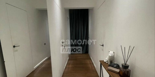 3-комн квартира улица Алексея Свиридова,  д. 1