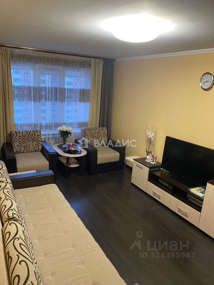 Продажа 3-комн квартиры на вторичном рынке пос. Развилка, 27