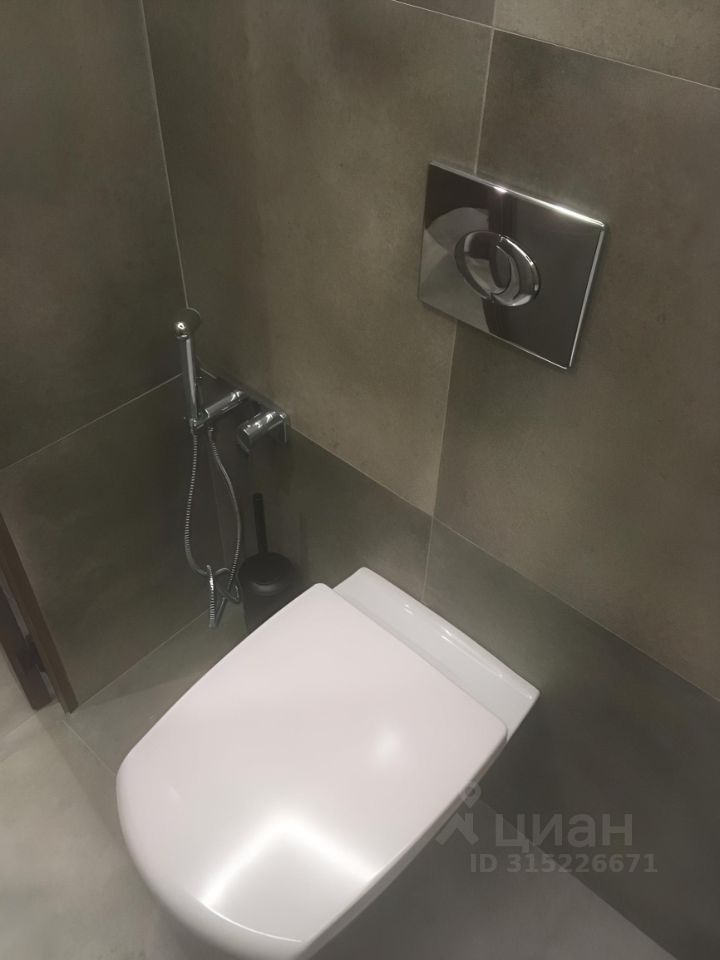 Продажа 4-комн квартиры на вторичном рынке проспект Художников, 31К1