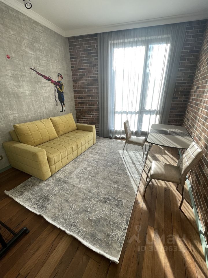 Аренда 3-комн квартиры на вторичном рынке Новогорск мкр, улица Заречная, 2к1